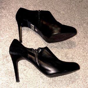 BOSI Women's Black Ankle Booties heels leather and suede color block 7/8